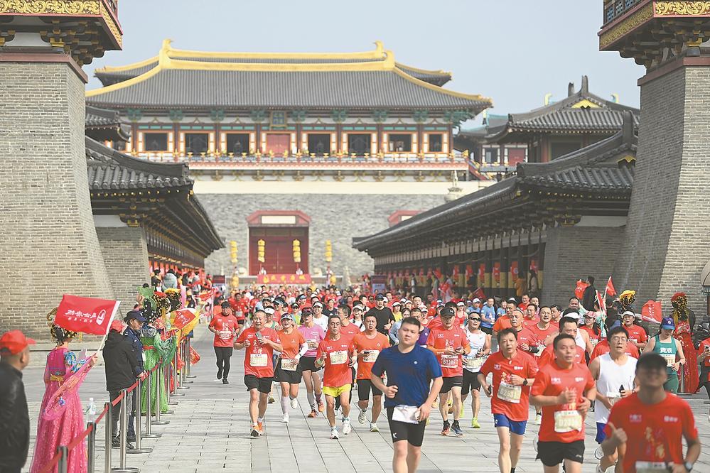 上襄阳马拉, amp, 首个冲线身 上襄阳马拉, amp, 首个冲线身